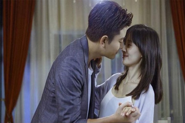 Đến thăm chồng sắp cưới thì thấy vợ cũ và con anh đang ngủ trong phòng - Ảnh 1