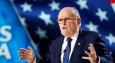 Luật sư riêng mắc COVID -19, tổng thống Trump kêu gọi số đông cầu nguyện - Ảnh 1.