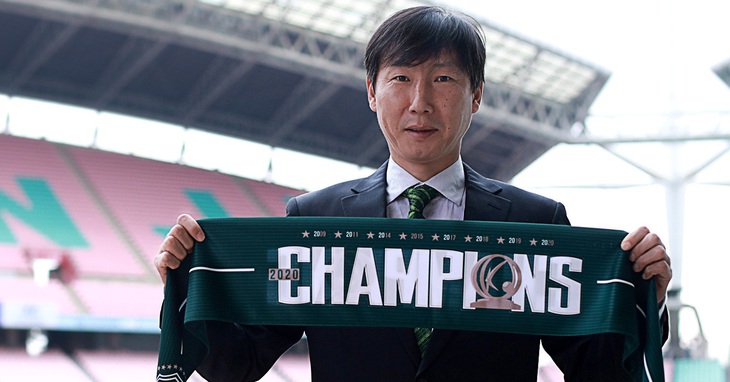 Ông Kim Sang Sik ăn mừng chức vô địch quốc gia thứ 8 của CLB Jeonbuk Hyundai Motors vào năm 2020 - Ảnh: JEONBUK HUYNDAI MOTOTRS