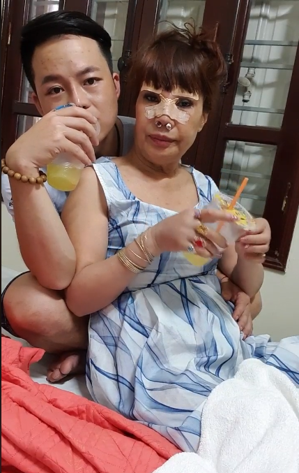 Bị tố lạnh nhạt với người vợ 62 tuổi, anh chồng Hoa Cương lên tiếng xác thực về tin đồn