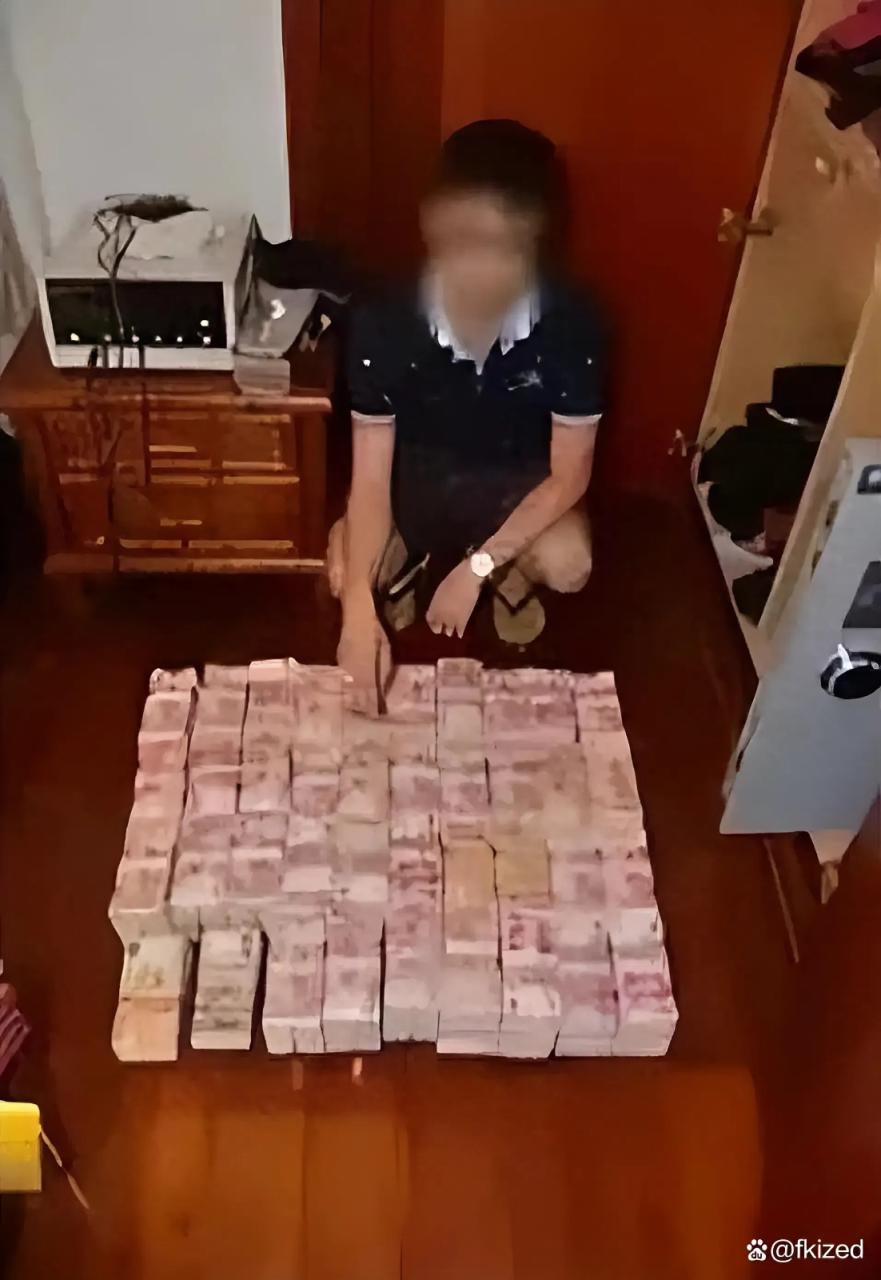 Đột kích hàng tạp hoá của bà cụ 62 tuổi, bất ngờ tịch thu 25 tỷ đồng tiền mặt chất thành “núi”: Tháng nào cũng nhận trợ cấp hộ nghèo- Ảnh 1.