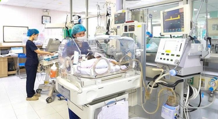 Bệnh nhi được tích cực cứu chữa tại Trung tâm Sơ sinh, Bệnh viện Nhi Trung ương nhưng không qua khỏi.